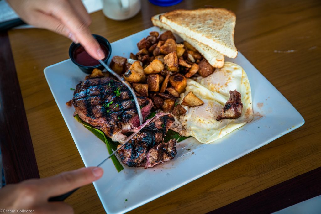 Hawaii Big island Splashers Grill STEAK & EGGS
하와이 빅아일랜드에 있는 스플래셔스 그릴